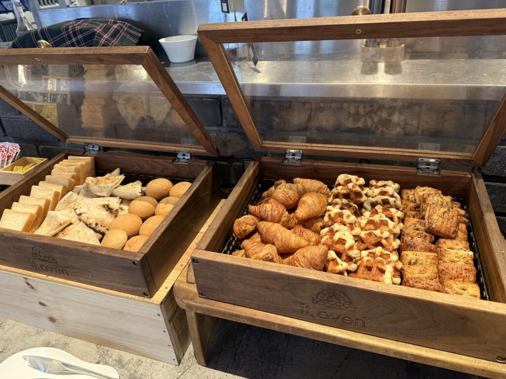 hotelit 朝食ビュッフェ パン