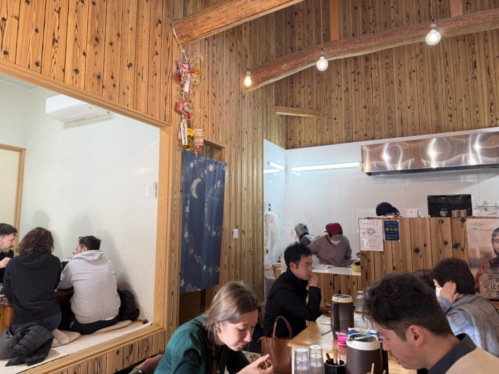 かすうどんの河内屋　店内